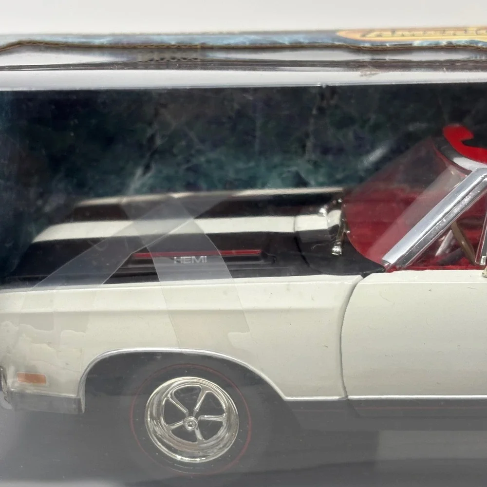 1969 Plymouth GTX Hemi White 1:18 ERTL American Muscle Diecast Open Box